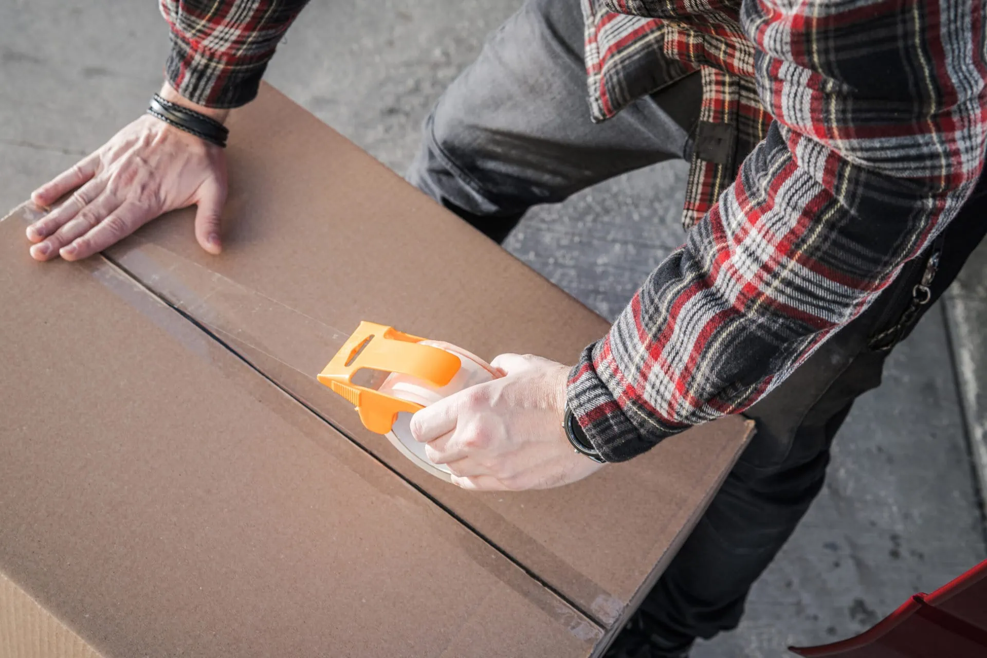 Corrugated Cardboard Mailers vs. Large Mailing Envelopes